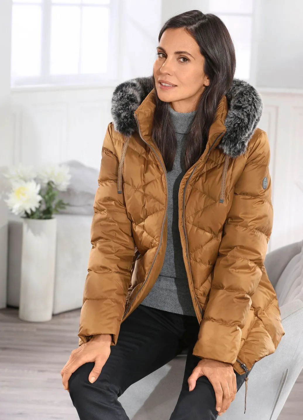 Damen Mona Daunenjacken<Daunenjacke mit abnehmbarer Kapuze