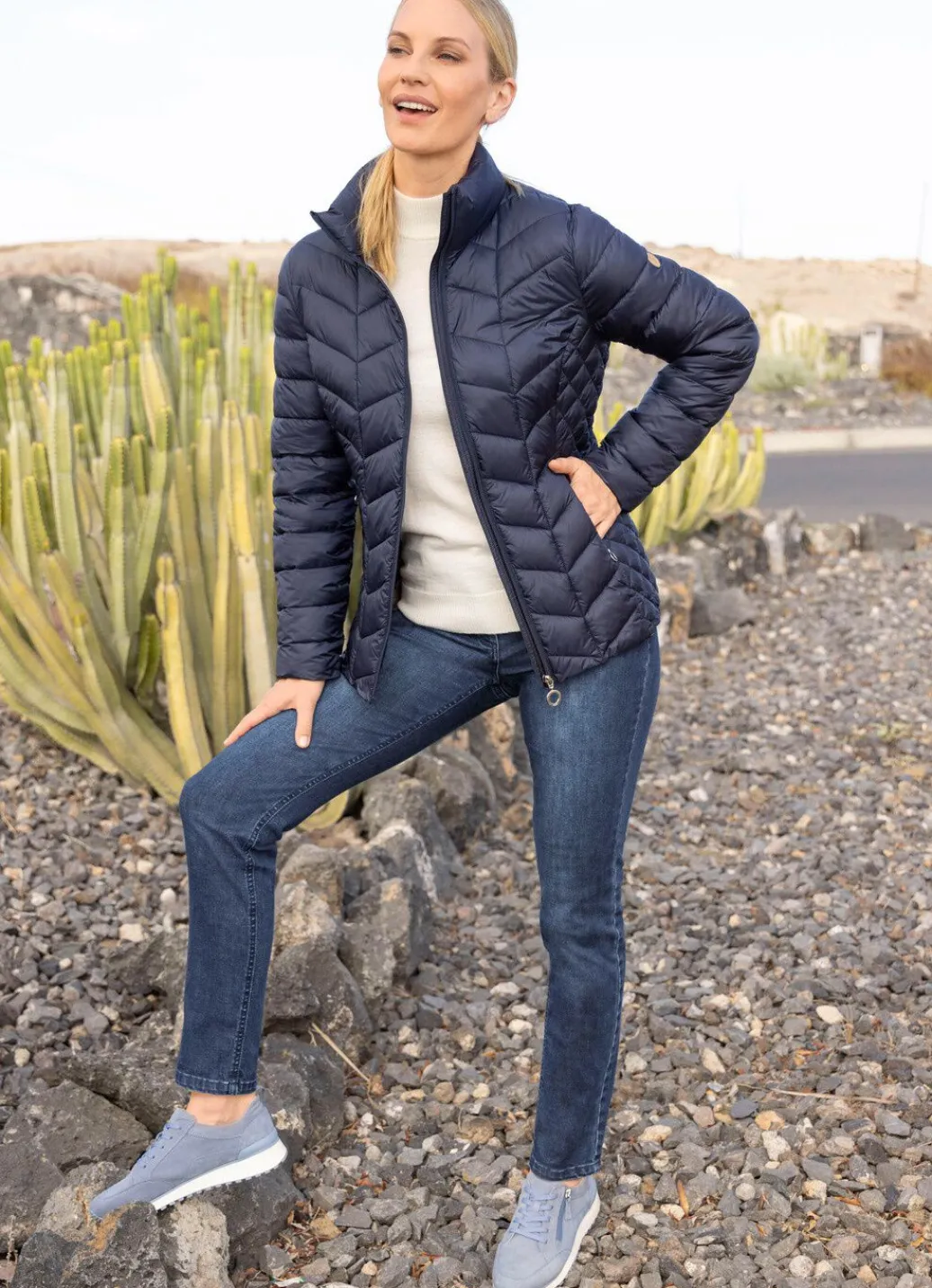Damen Mona Daunenjacken<Daunenjacke mit nahtfeinen Reißverschlusstaschen