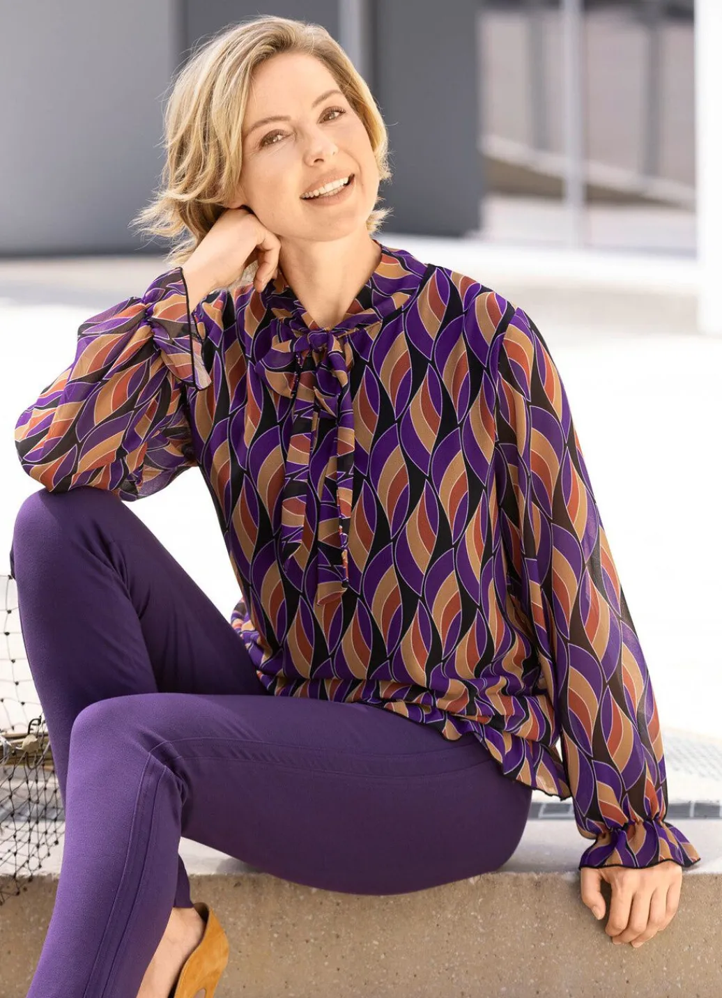 Damen Mona Abendmode<Fabelhafte Bluse mit Bindeband