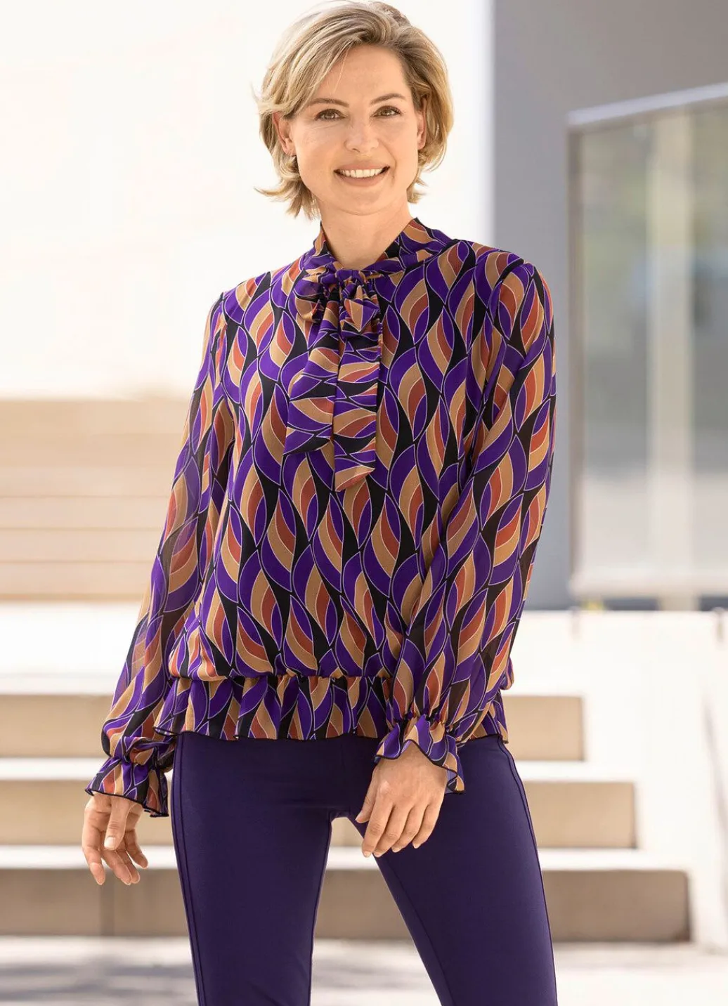 Damen Mona Abendmode<Fabelhafte Bluse mit Bindeband