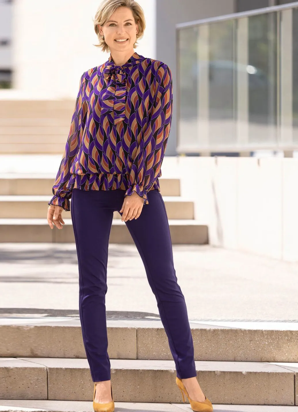 Damen Mona Abendmode<Fabelhafte Bluse mit Bindeband