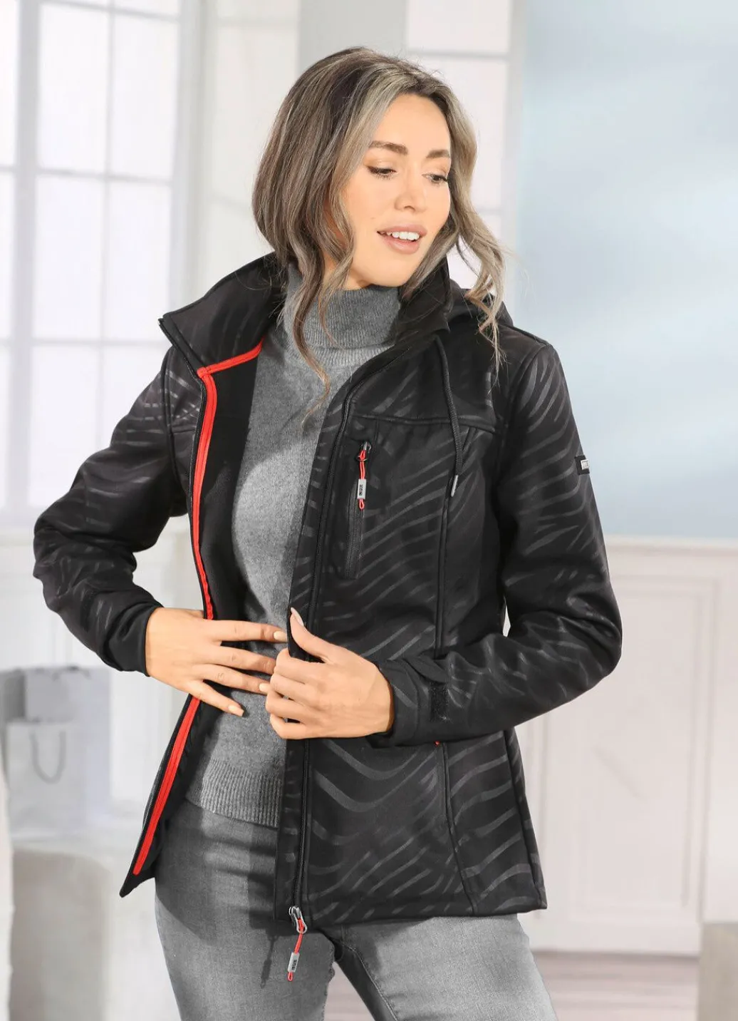 Damen Mona Funktionsjacken<Funktionsjacke mit Regenschild an der Kapuze
