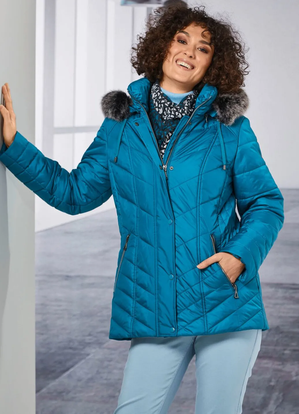 Damen Mona Winterjacken<Jacke mit abnehmbarer Kapuze