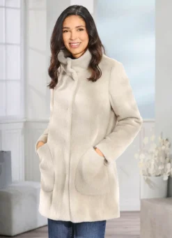 Damen Mona Winterjacken<Jacke mit aparter Kragenlösung