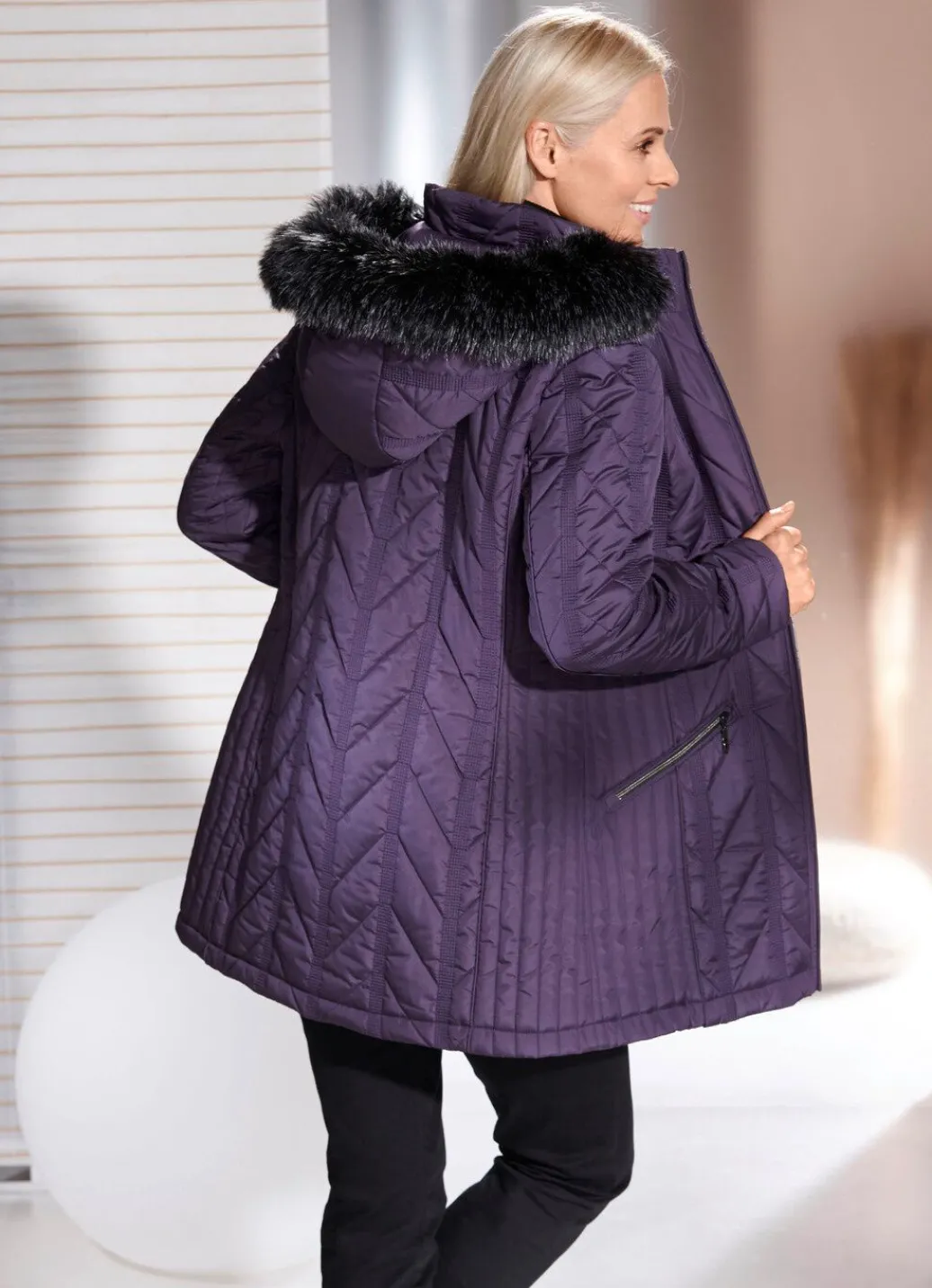 Damen Mona Winterjacken<Jacke mit Längssteppung seitlich