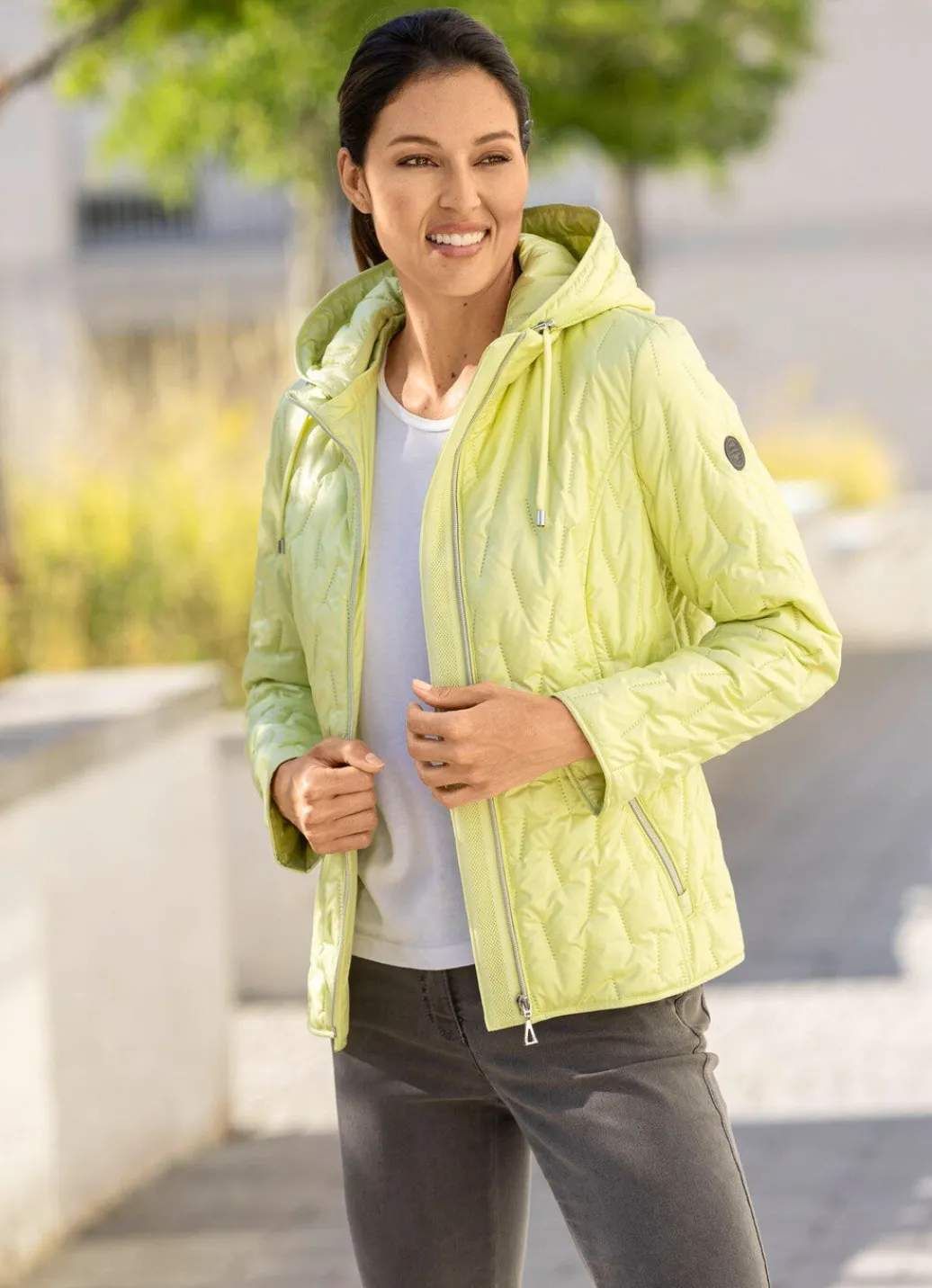 Damen Mona Übergangsjacken<Jacke mit trendgenauem Laserstepp