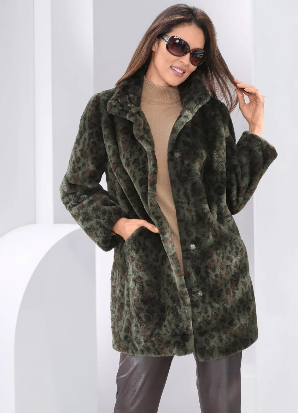 Damen Mona Kunstpelzjacken<Jacke mit trendgenauem Raubtierfell-Dessin