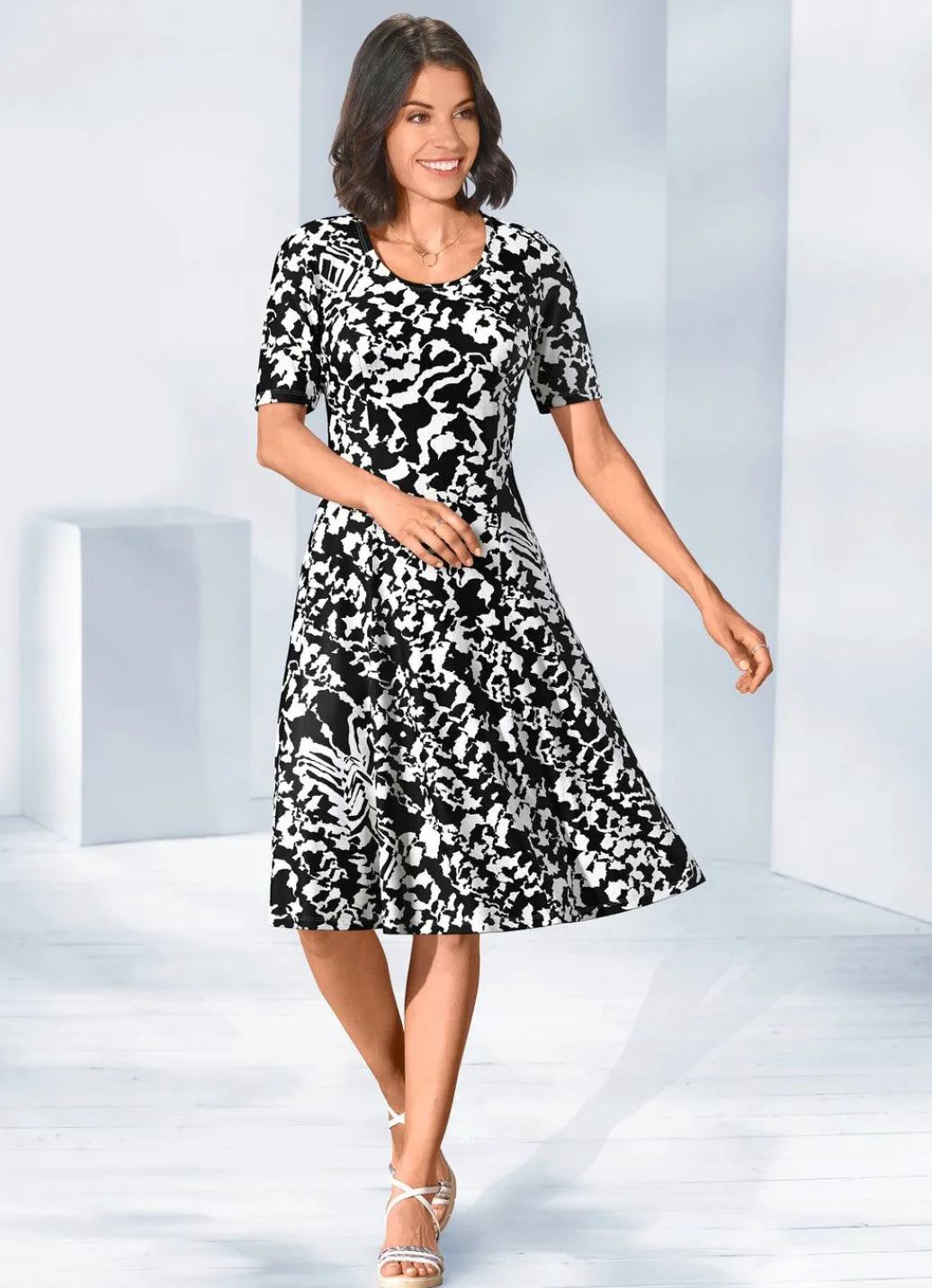 Damen Mona Sommerkleider|Freizeitkleider<Kleid in schwingender Form