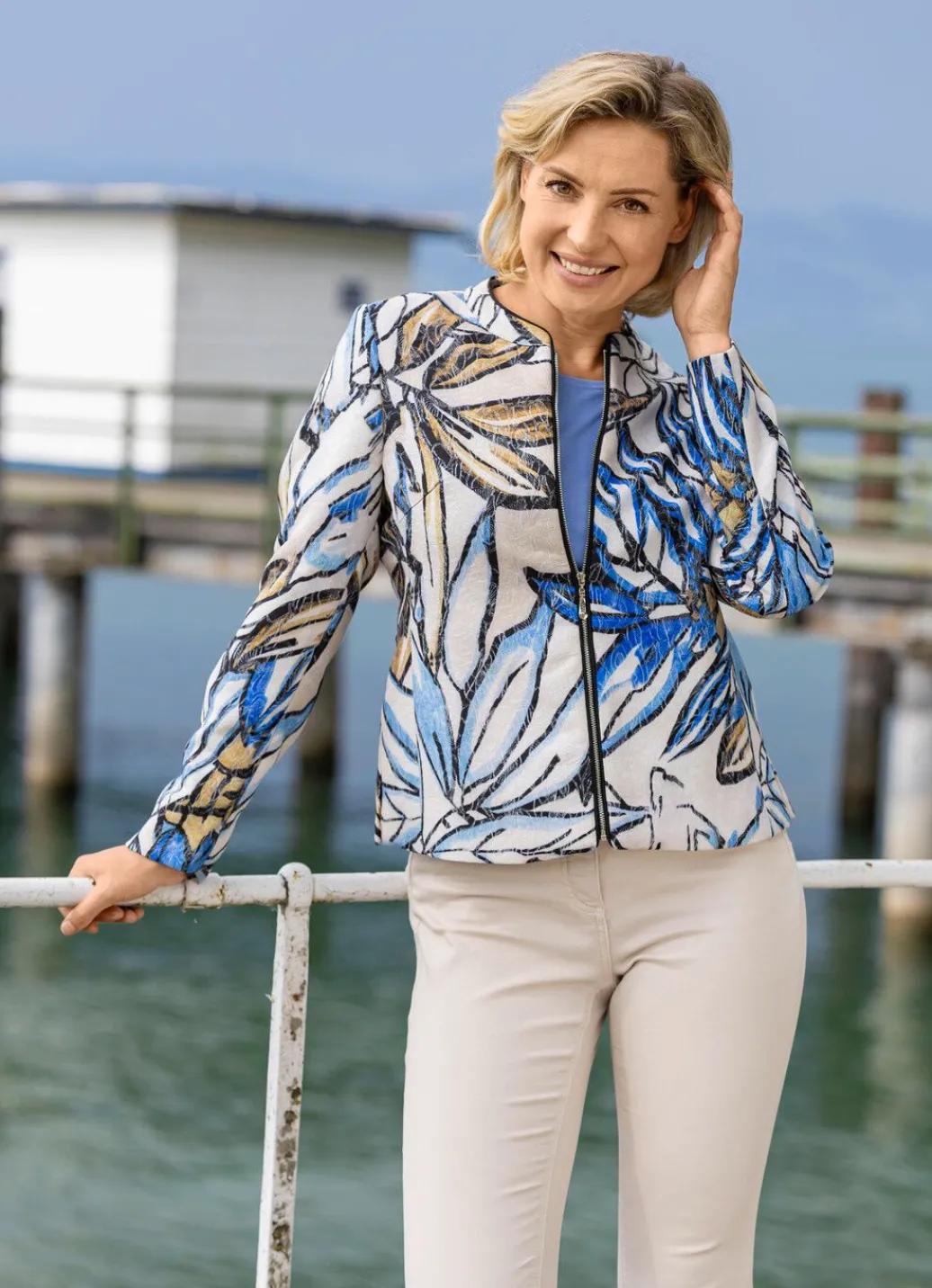 Damen Mona Übergangsjacken<Kurzjacke mit eindrucksvollem Dessin