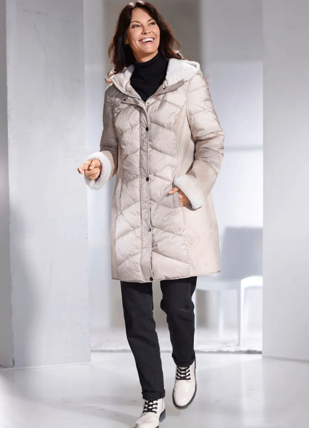 Damen Mona Wintermäntel<Kurzmantel in aktuellem Materialmix
