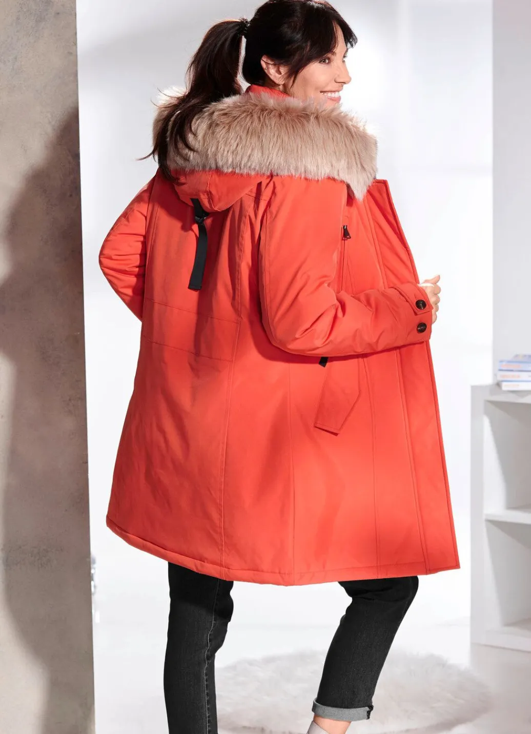 Damen Mona Wintermäntel<Kurzmantel mit größenverstellbarer Kapuze