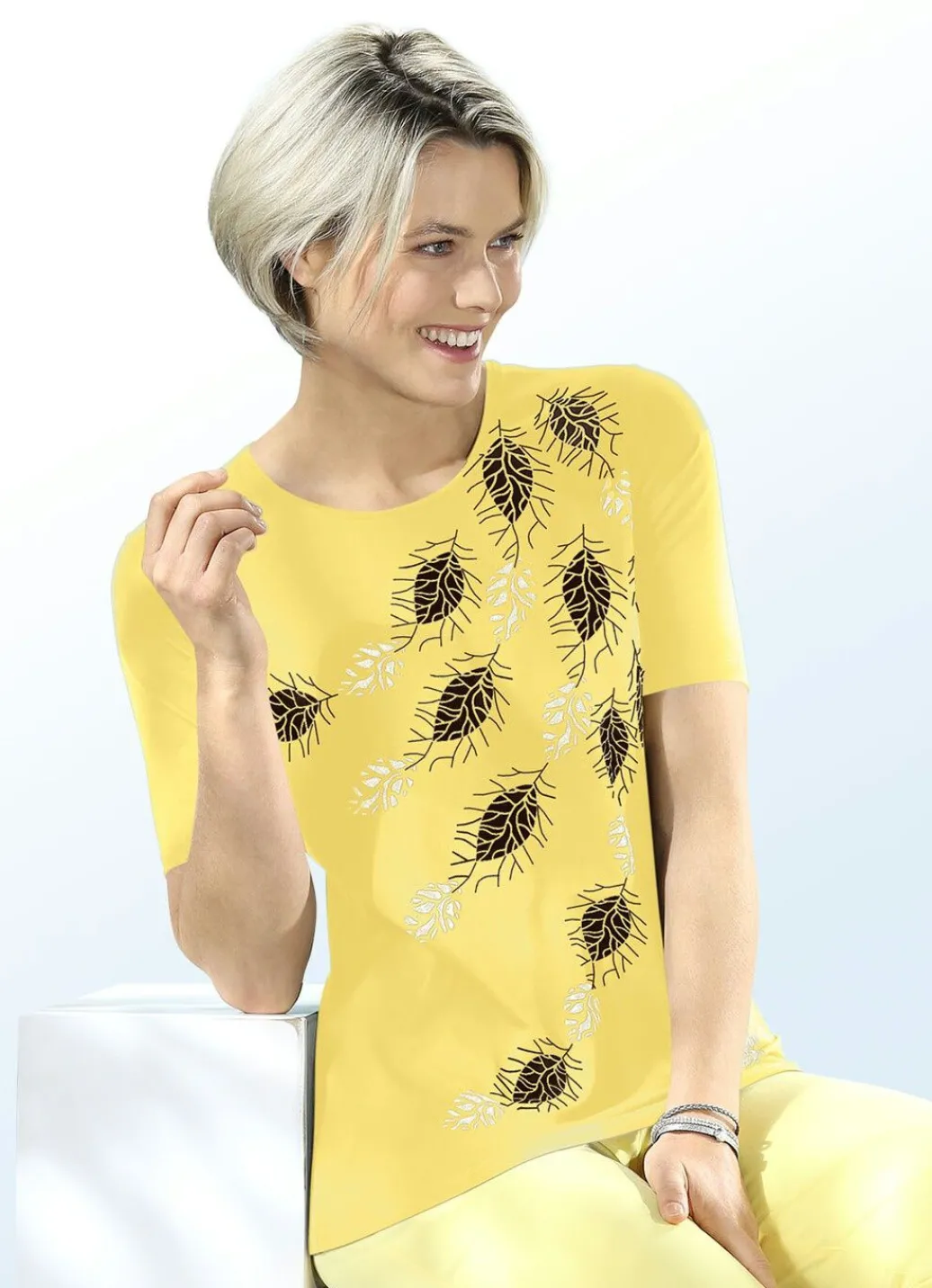 Sale Shirt mit interessantem Blätterdruck in 2 Farben Damen Kurzarm