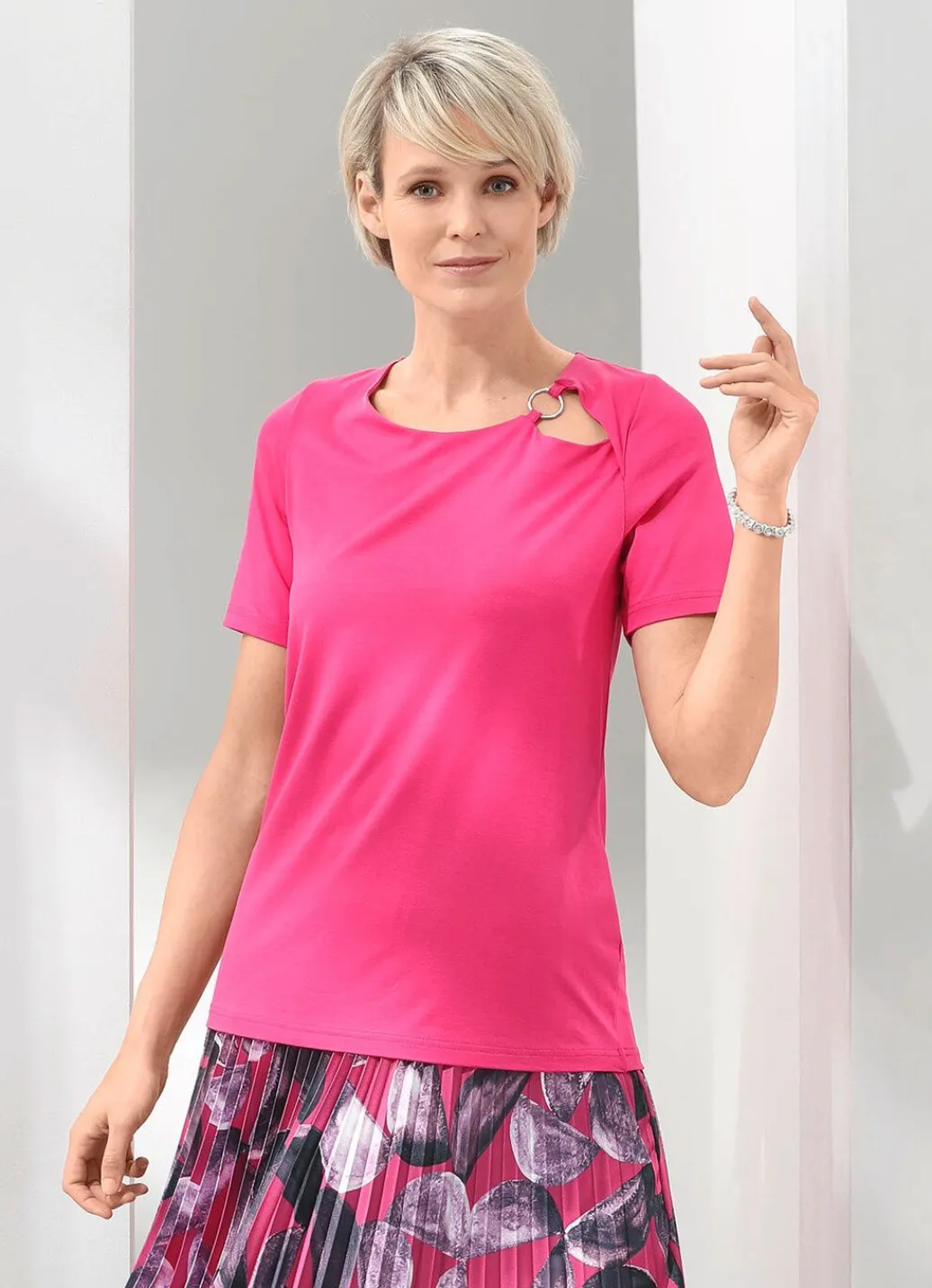 Damen Mona Kurzarm<Shirt mit Zierring