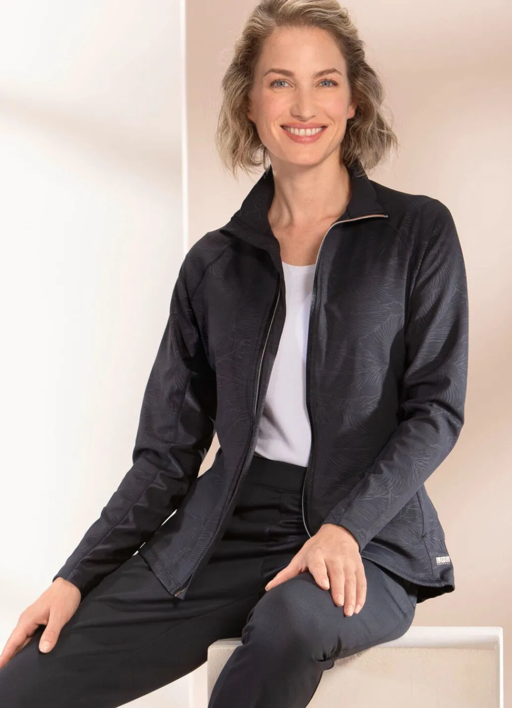 Damen Mona Freizeitanzüge<Sportjacke von „LPO“