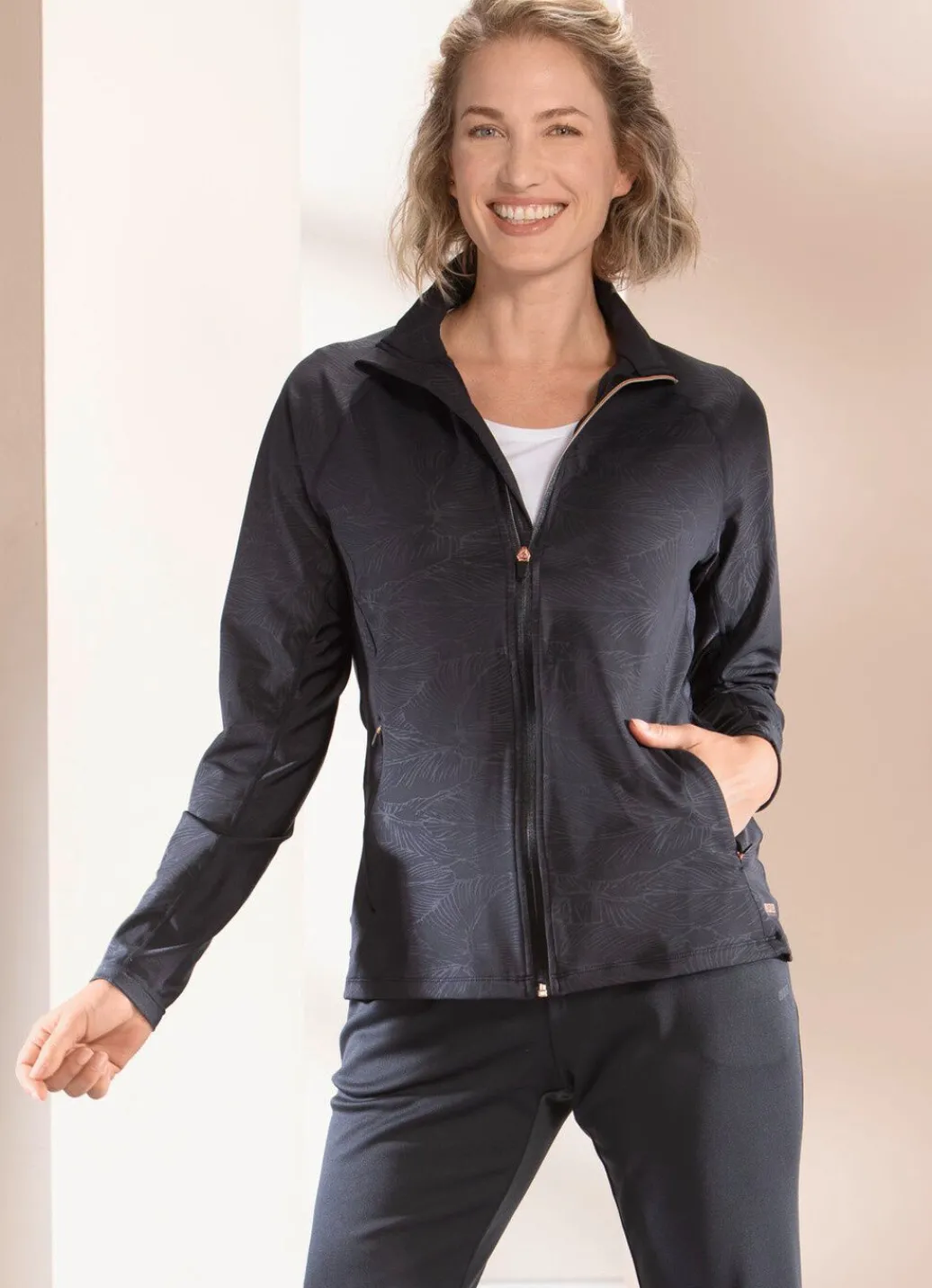 Damen Mona Freizeitanzüge<Sportjacke von „LPO“