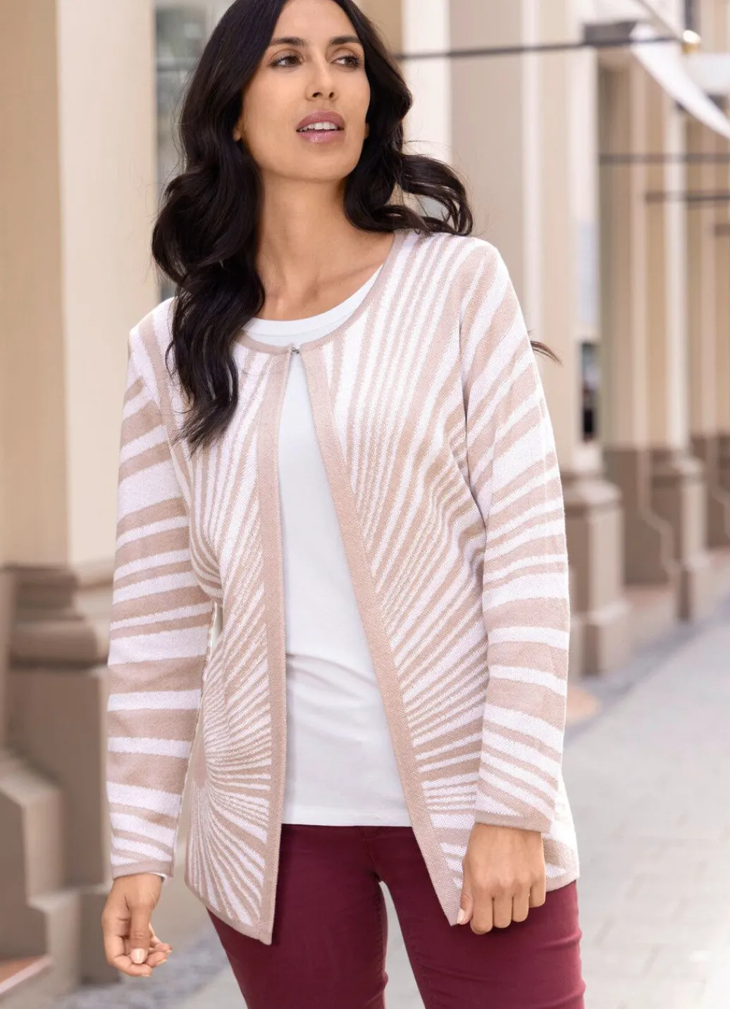 Sale Strickjacke in Sonnenstrahlen-Dessin Damen Strickjacken|Abendmode