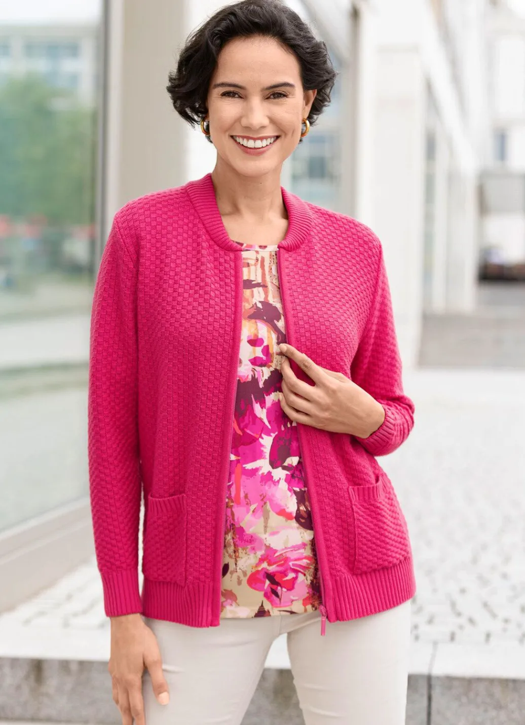 Outlet Strickjacke mit aufwendigem Struktumuster Damen Strickjacken|Basics