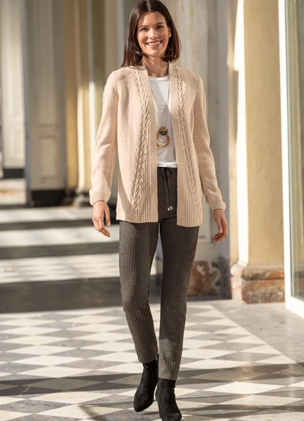 Hot Strickjacke mit dekorativer Struktur Damen Strickjacken|Basics