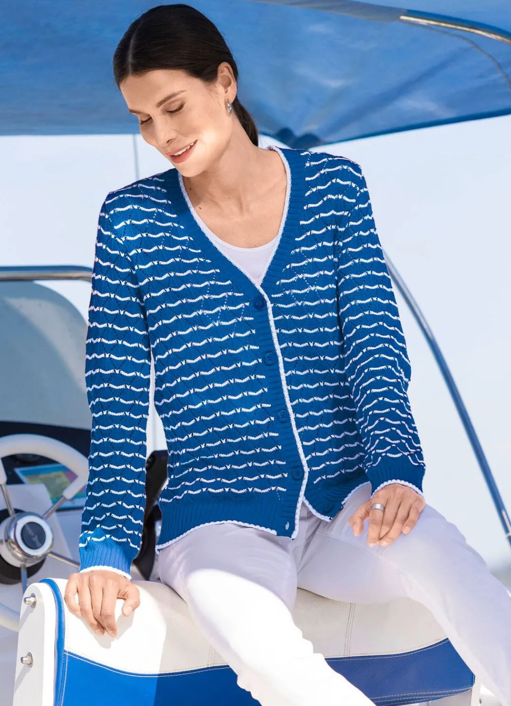 Strickjacke mit feinen Ringeln und Ajourrauten Damen Strickjacken